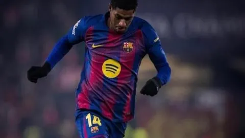 第91分惊现复仇一击！罗梅罗红牌飞出，热刺9人战场再燃激情！科纳特遭重罚，悬念重生！